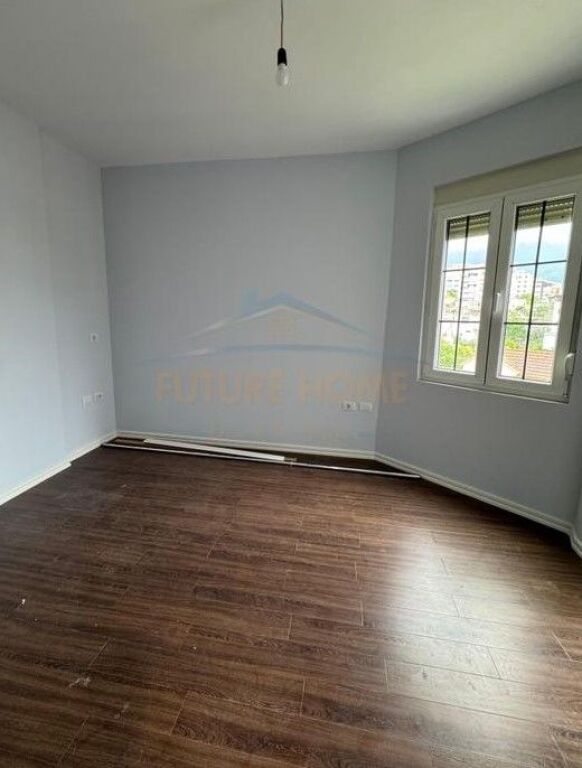 Shitet,Apartament 1+1, Rruga "Shefqet Kuka", Fresk