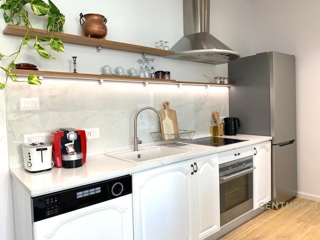 APARTAMENT 2+1 PER QERA PERBALL HOTEL HILTON