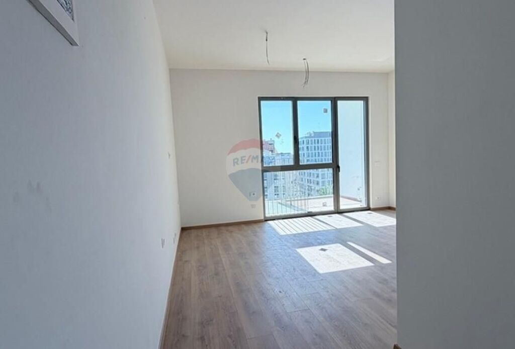 Shitet 2+1+2 Bulevardi i Ri