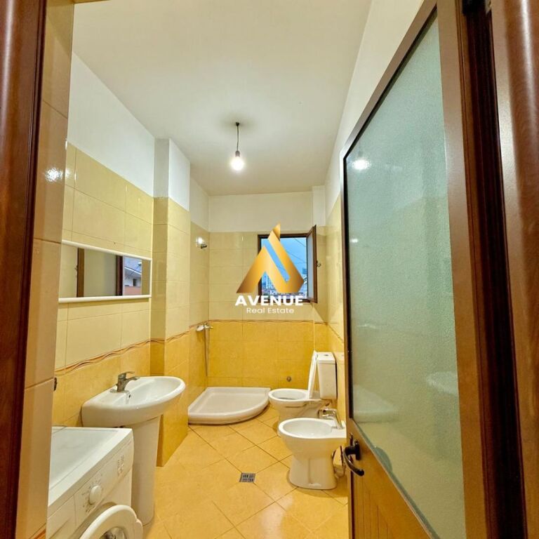 APPARTAMENTO 1+1 IN AFFITTO – VICINO AI COLLEGI DEGLI INGEGNERI, TIRANA