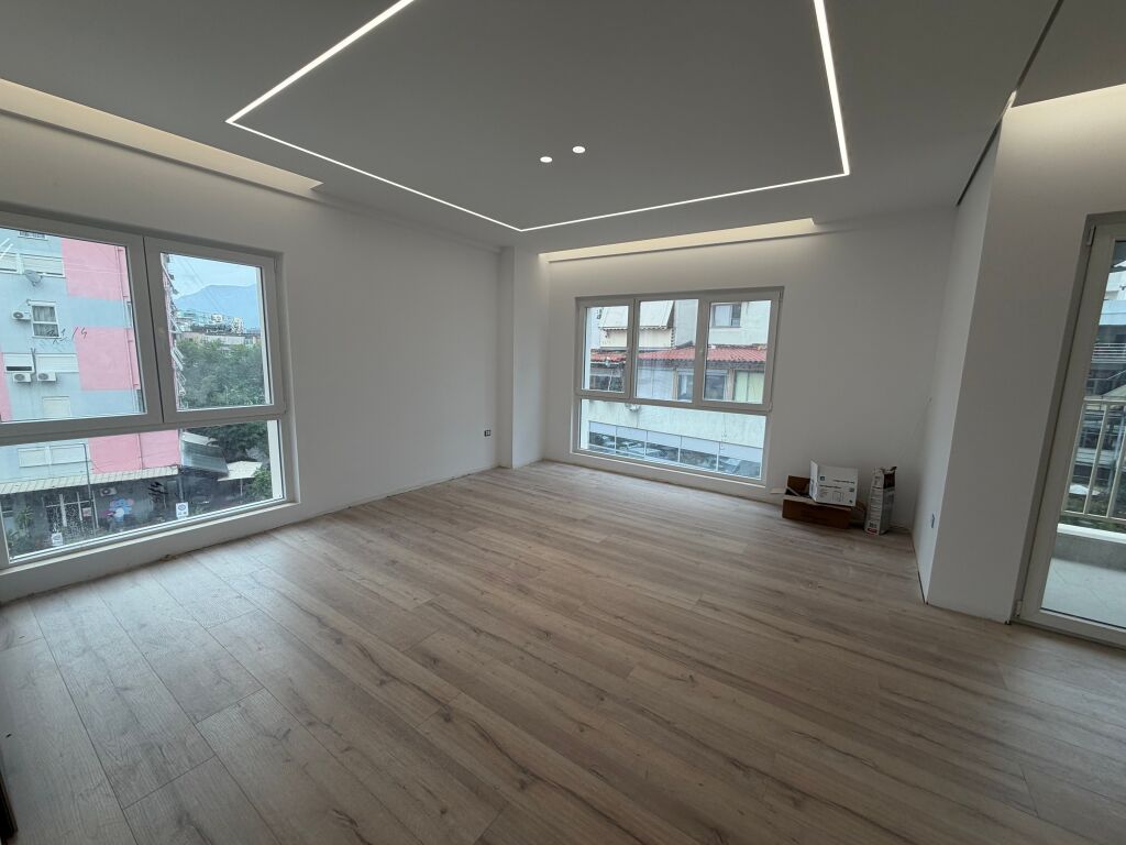 1+1,palazzo del 2026,zog i zi,800 euro,per abitazione o ufficio