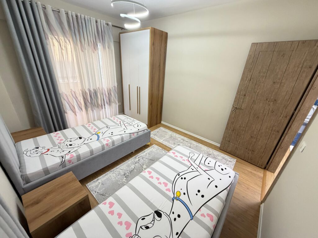 🏡 Rent apartment 2+1+2 📍 Kristal Center, Paris Commune  🏢 4th floor, with elevator 📐 100 m² | ☀️ Southeast  🆕 Never lived in before  💶 80,000 lek/month  