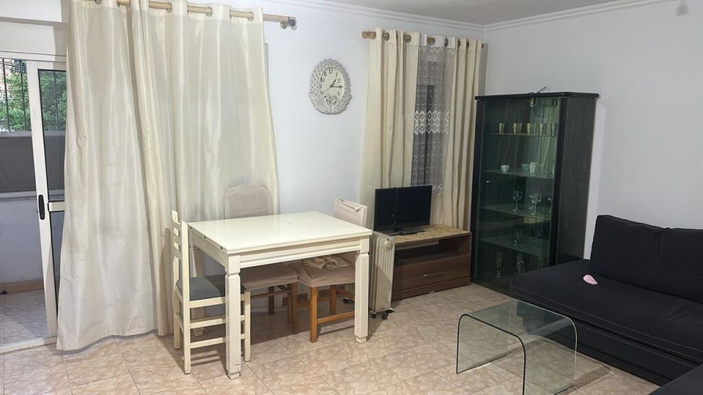 Apartament me qera 1+1 - 📍Rruga Ferit Xhajko, prane ish restorant Durresi