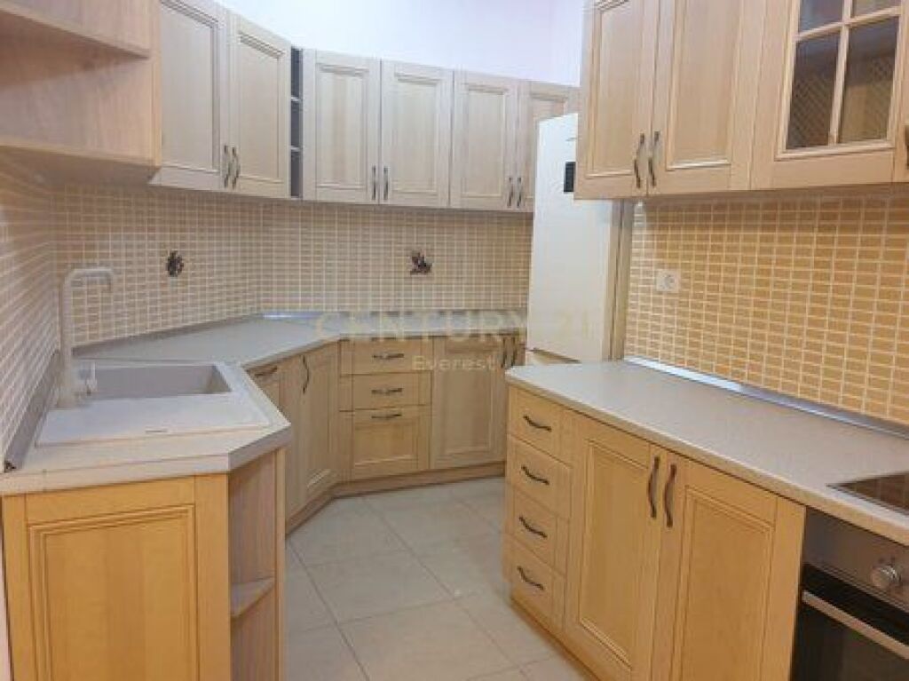 SHITET APARTAMENT 3+1+3 PRANE KOPSHTIT ZOOLOGJIK