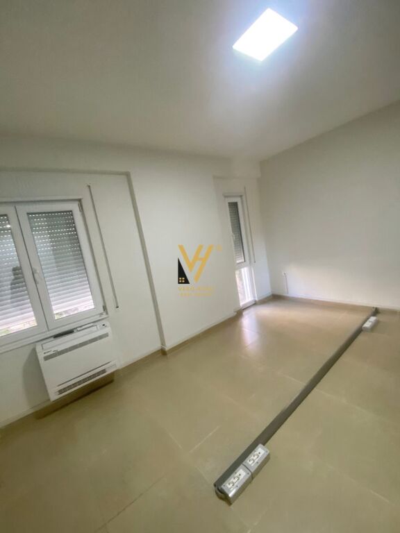 UFFICIO 93 M2 IN AFFITTO IN VIA KOSOVAREVE 100.000 LEKE