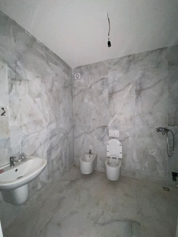 Apartament 2+1 me hipoteke per shitje, Kamez
