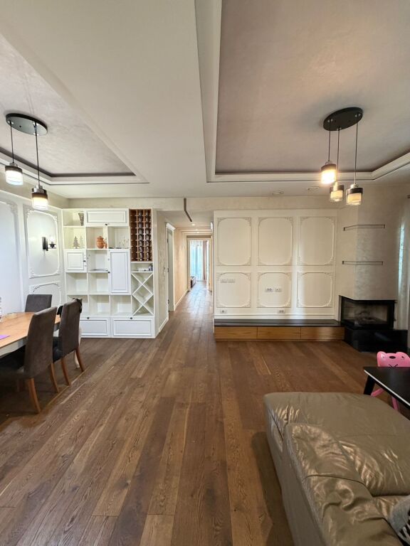 VENDESI CON 3+1+2+POSTO AUTO, COMPLESSO DELIJORGJI