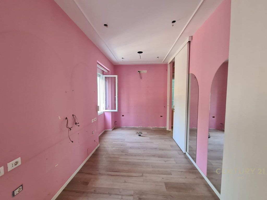 JEPET ME QIRA ZYRE TEK STADIUMI DINAMO