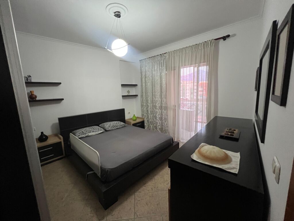 Apartament 2+1+2 ballokone, rruag e Barrikadave