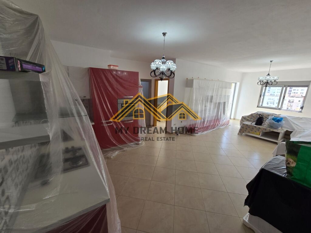 VENDESI APPARTAMENTO 1+1 CENTRO DURRËS