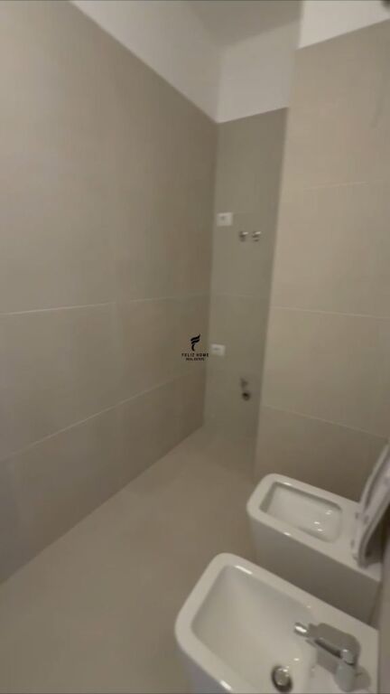UFFICIO IN AFFITTO 60M2 NUOVO MERCATO 75.000 LEKE FH-71965
