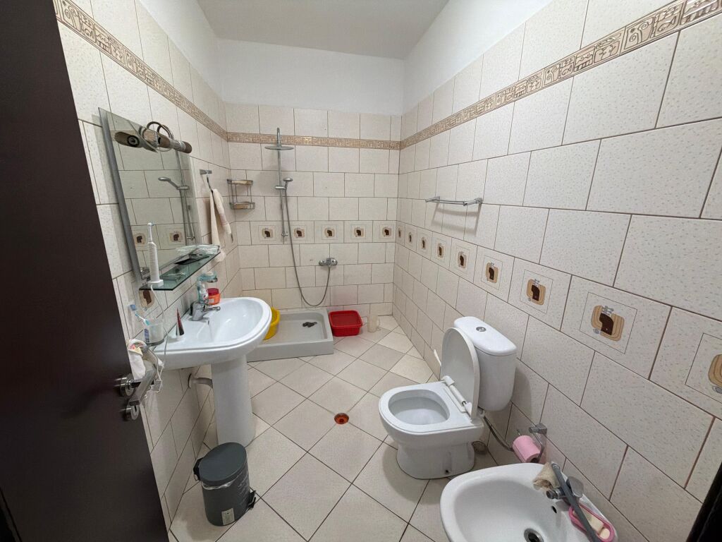 Apartament 3+1 në shitje te Rruga e Cipajve Vlore (Gjergj Arianiti)