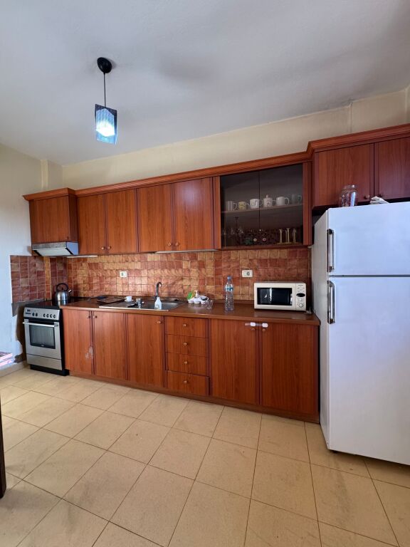 Apartament 2+1 me qira Komuna Parisit