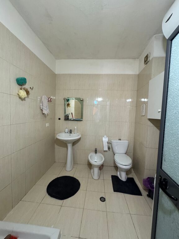 Apartament 2+1 me qira Komuna Parisit