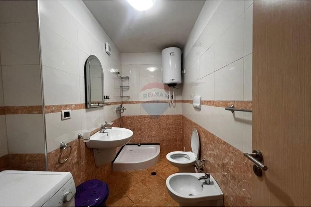 Apartament 2+1 me qira te Ish Tregu Elektrik!