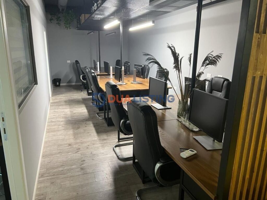 OFFICE SPACE FOR RENT AT SQUARE 21 !