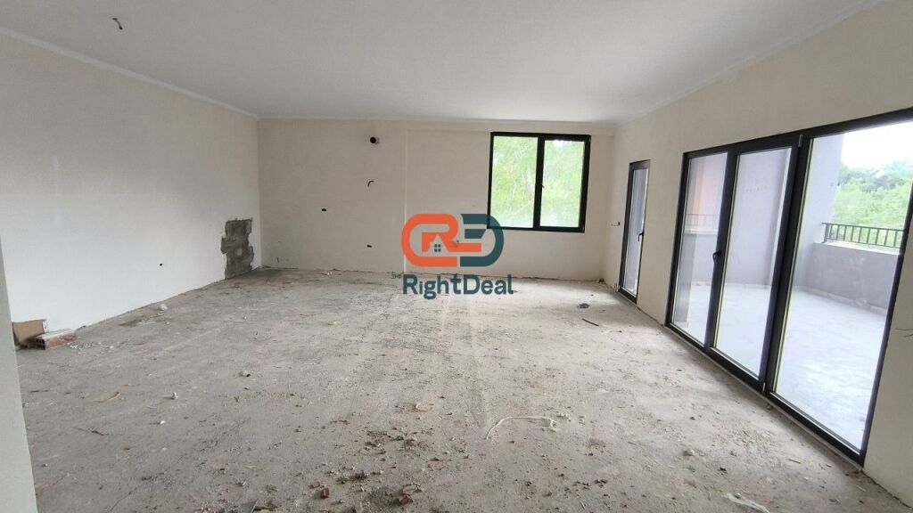 In Via Elbasan, Vendesi Super Appartamento 3+1+2 Con Spazi Ampi In Vendita !!!