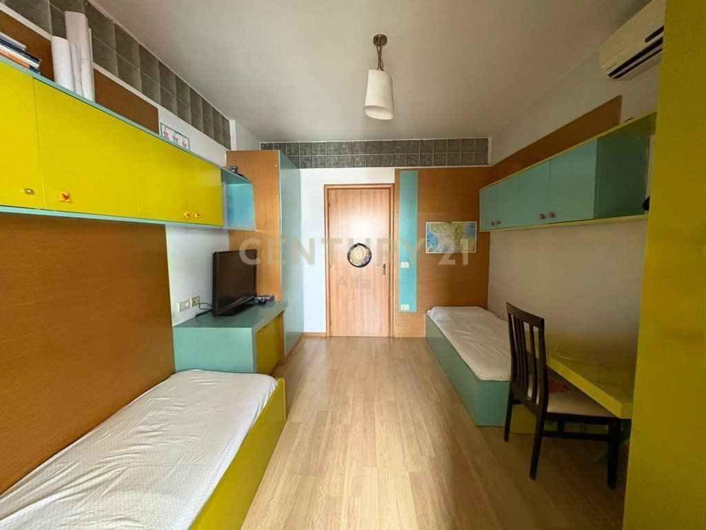 Apartament 2+1 per shitje prane Pazarit te Ri