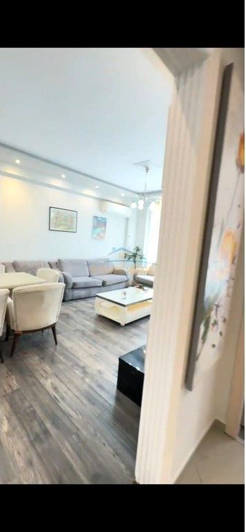 Shitet, Apartament 2+1, Kopshti Zoologjik, Tiranë.