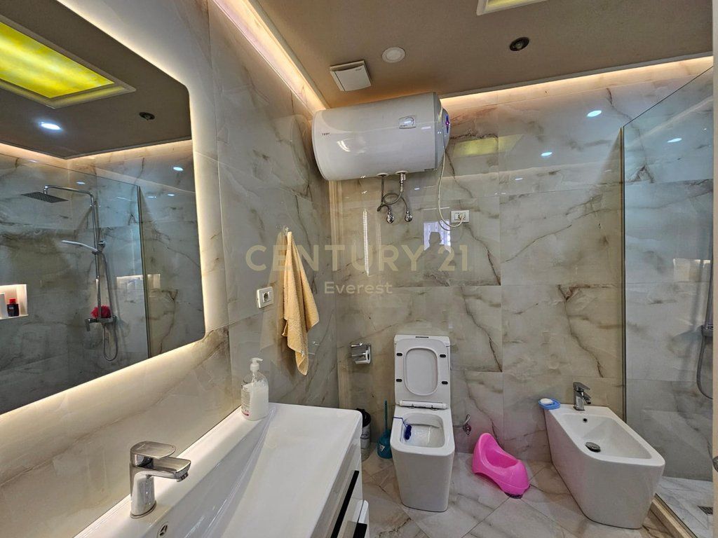 Apartament 3+1+2 per shitje ne Astir