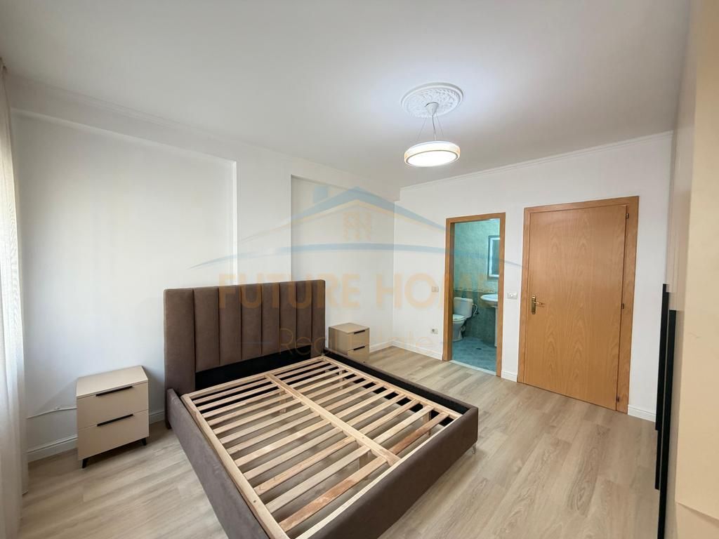 Shitet , Apartament 2+1+2 te “Lin” Yzberisht , Tirane