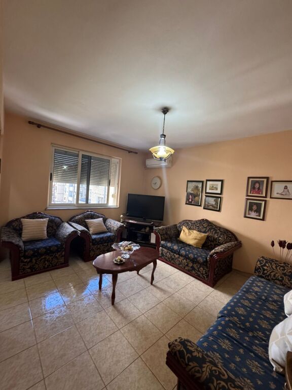 Shitet Apartament 2+1 RR.BARDHYL SHESHI SHTRAUS