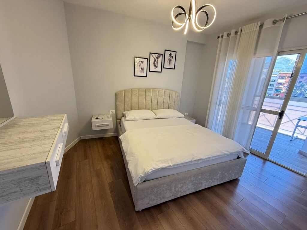 Apartament Me Qera 2+1+2 Tek Rruga e Barrikadave (ID B2201844) Tirane