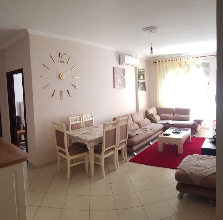 Jepet me qira apartament 2+1 në Misto Mame!
