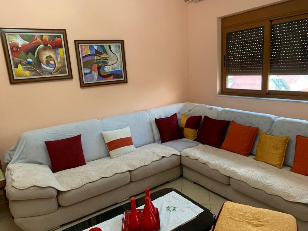 Shitet Apartament 2+1 ne lgj.8 Shkurti, Fier 90,4 m2
