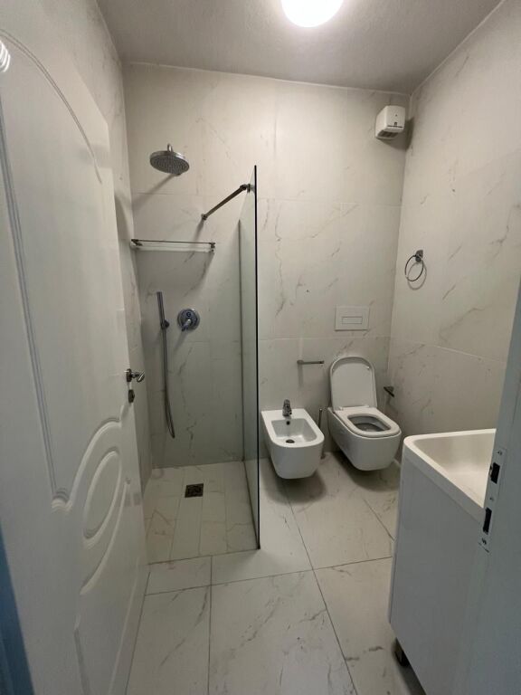 Apartament 2+1+2 per shitje Pazari i Ri !