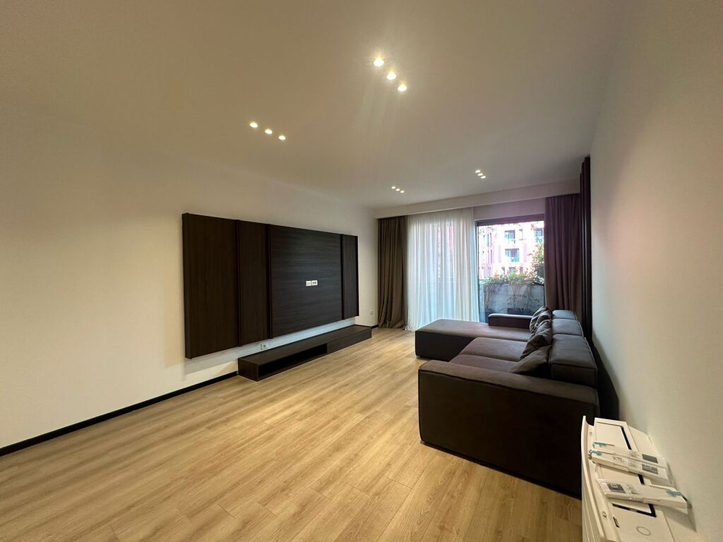 Jepet me qira apartament modern 2+1+2 pranë Lion Park, në një nga zonat më të kërkuara, shumë afër stadiumit Air Albania.