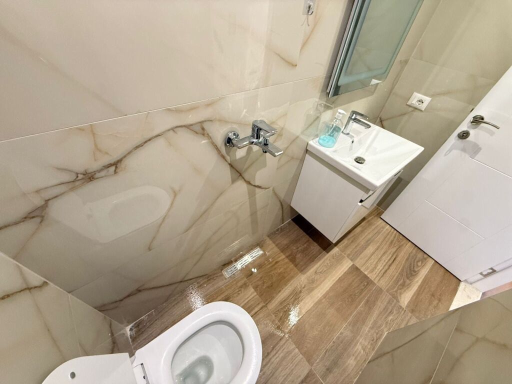 Apartament Me Qera 2+1+2 Tek Rruga e Barrikadave (ID B2201844) Tirane