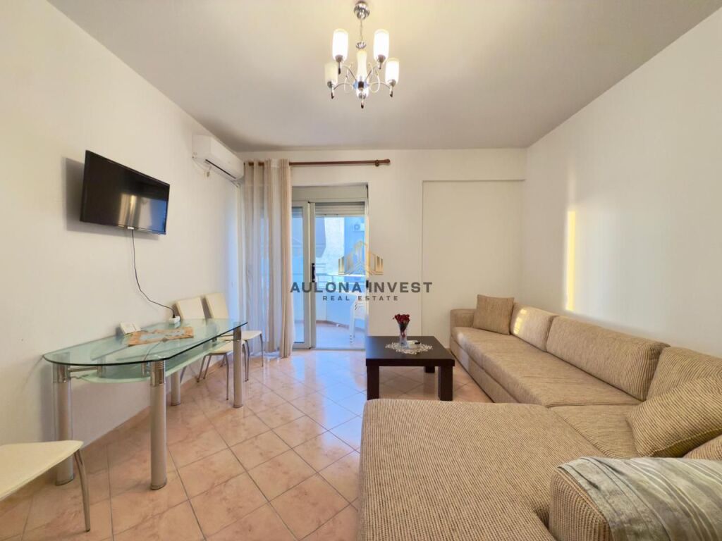 APARTAMENT 1+1 ME QERA AFATGJATE ME PAMJE DETI, LUNGOMARE-VLORE