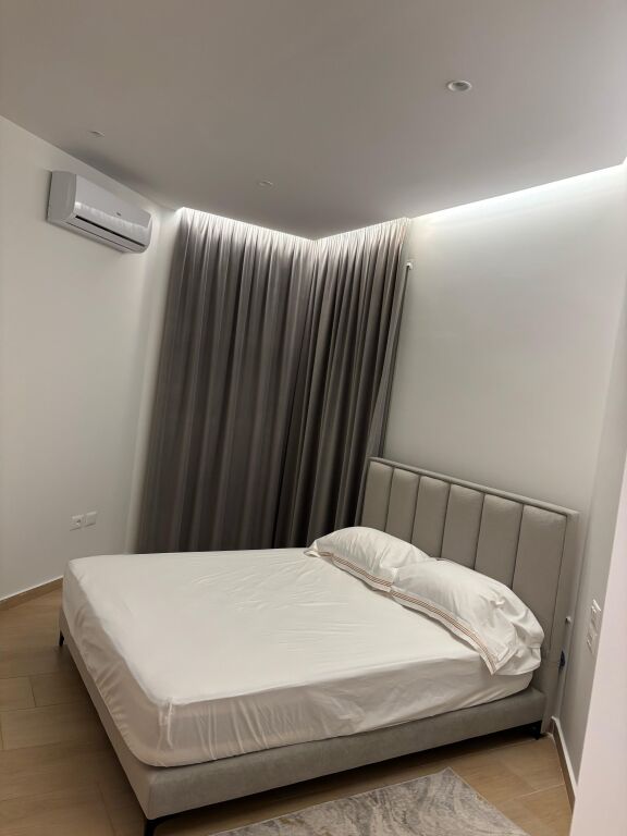 1+1,i mobiluar te pavaroti kopshti botanik,800 euro