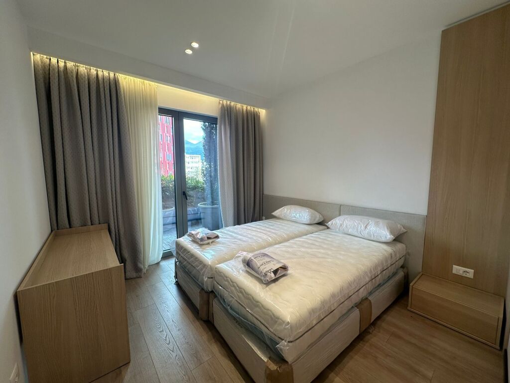 Jepet me qira apartament modern 2+1+2 pranë Lion Park, në një nga zonat më të kërkuara, shumë afër stadiumit Air Albania.