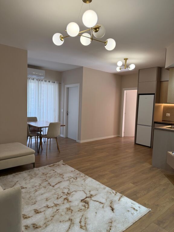 Grand Gallery, Yzberisht, jepet me qira apartment 2+1! 600 Euro/pak i diskutueshem