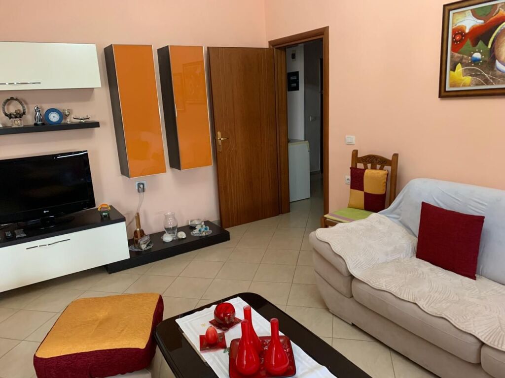 Shitet Apartament 2+1 ne lgj.8 Shkurti, Fier 90,4 m2