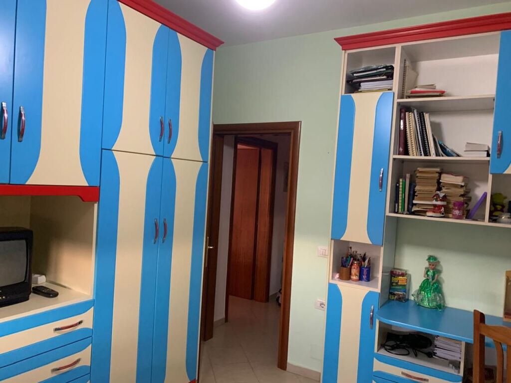 Shitet Apartament 2+1 ne lgj.8 Shkurti, Fier 90,4 m2