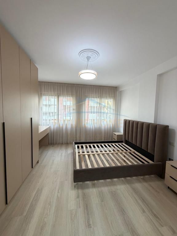 Shitet , Apartament 2+1+2 te “Lin” Yzberisht , Tirane