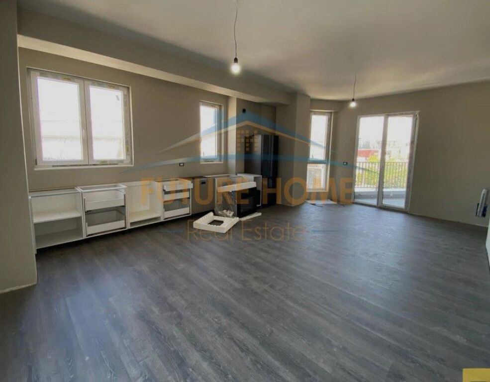 In vendita, Appartamento 3+1+2, Komuna e Parisit, Tirana.