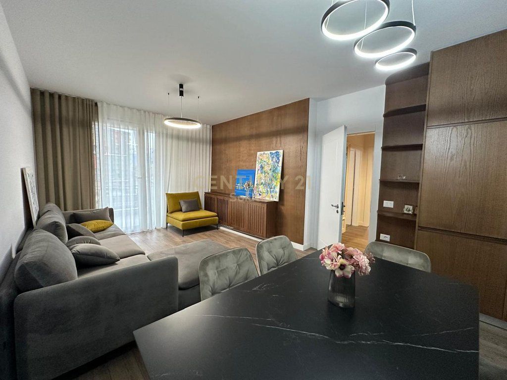 Jepet me qira apartament modern 2+1+2 në zonën e Astirit, pranë Ozone.