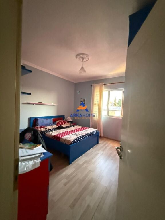 SHITET VILË ME 6 APARTAMENTE  "TE ISH SHESHI SHQIPONJA" 700.000 EURO (I DISKUTUESHEM)