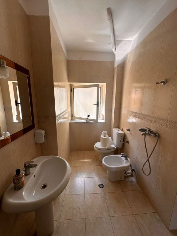 ZYRE ME QERA 100M2 BLLOK 100.000 LEKE FH-71987