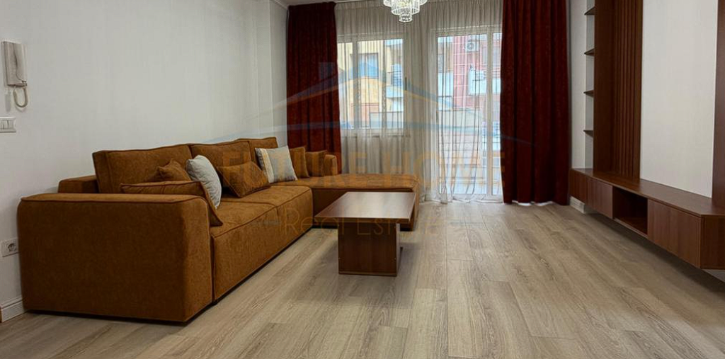 Shitet , Apartament 2+1+2 te “Lin” Yzberisht , Tirane