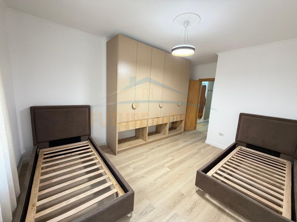 Shitet , Apartament 2+1+2 te “Lin” Yzberisht , Tirane