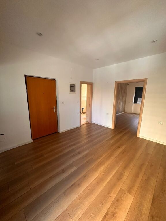 ZYRE ME QERA 100M2 BLLOK 100.000 LEKE FH-71987