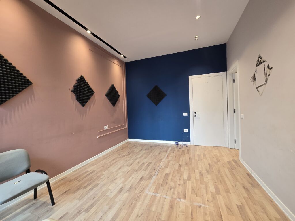 Ambient Zyre 2+1+2+Ballkon me Qira Te Square 21