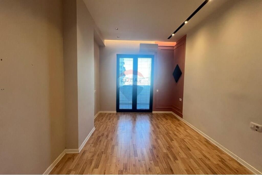 Office for rent at Square 21!