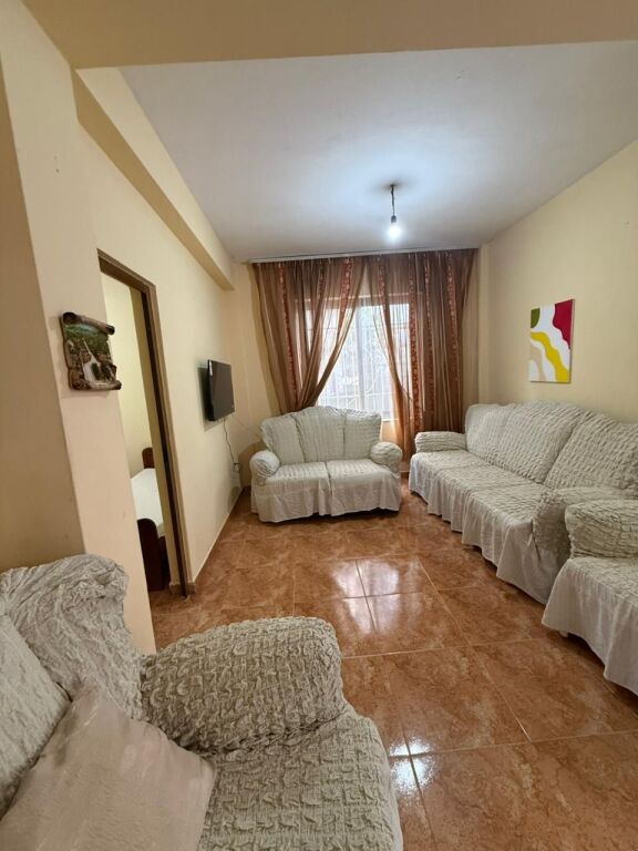Rent | Shtëpi private 2 + 1 | Spitali Amerikan 2 | 500 €/month
