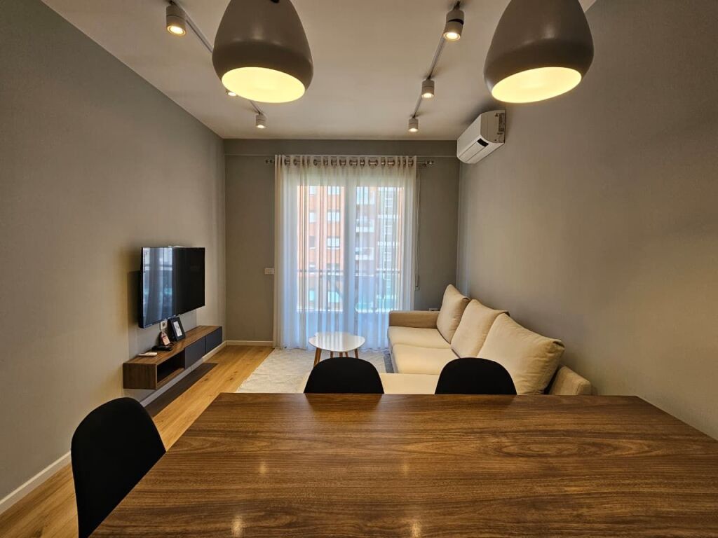 Apartament 1+1 per qira me post parkimi!